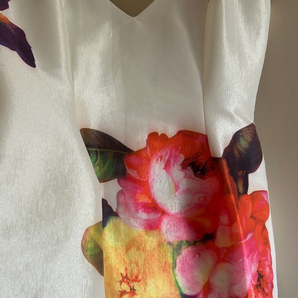 Beautiful floral dress - Picture 10 of 11